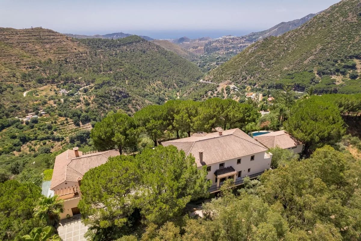 9 Bedroom Detached Villa for Sale in Ojén, Málaga