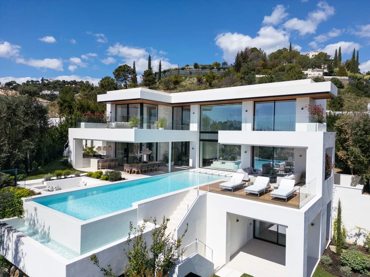 6 Bedroom Detached Villa for Sale in La Quinta, Málaga - Image 3