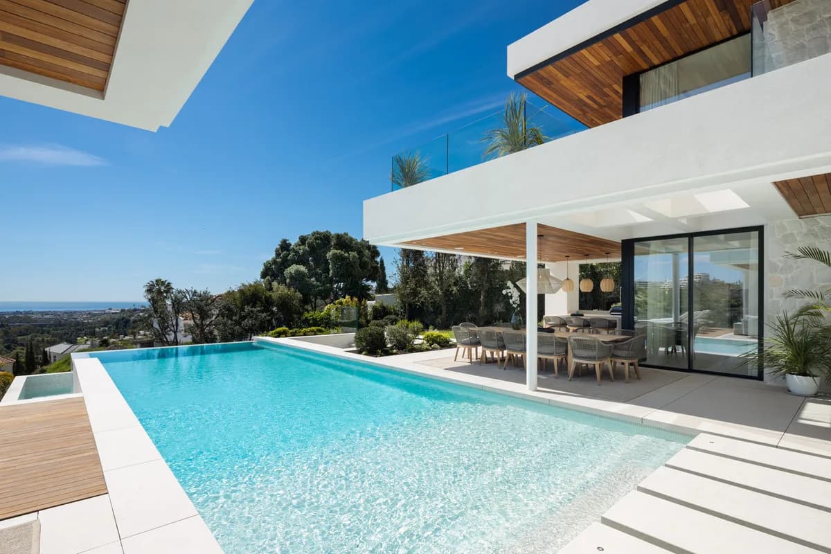 6 Bedroom Detached Villa for Sale in La Quinta, Málaga - Image 4