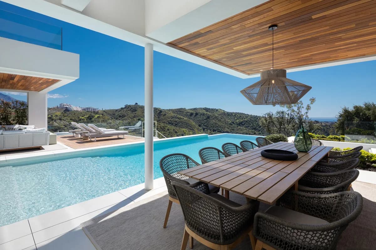 6 Bedroom Detached Villa for Sale in La Quinta, Málaga - Image 5