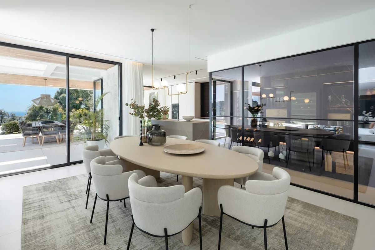 6 Bedroom Detached Villa for Sale in La Quinta, Málaga - Image 8