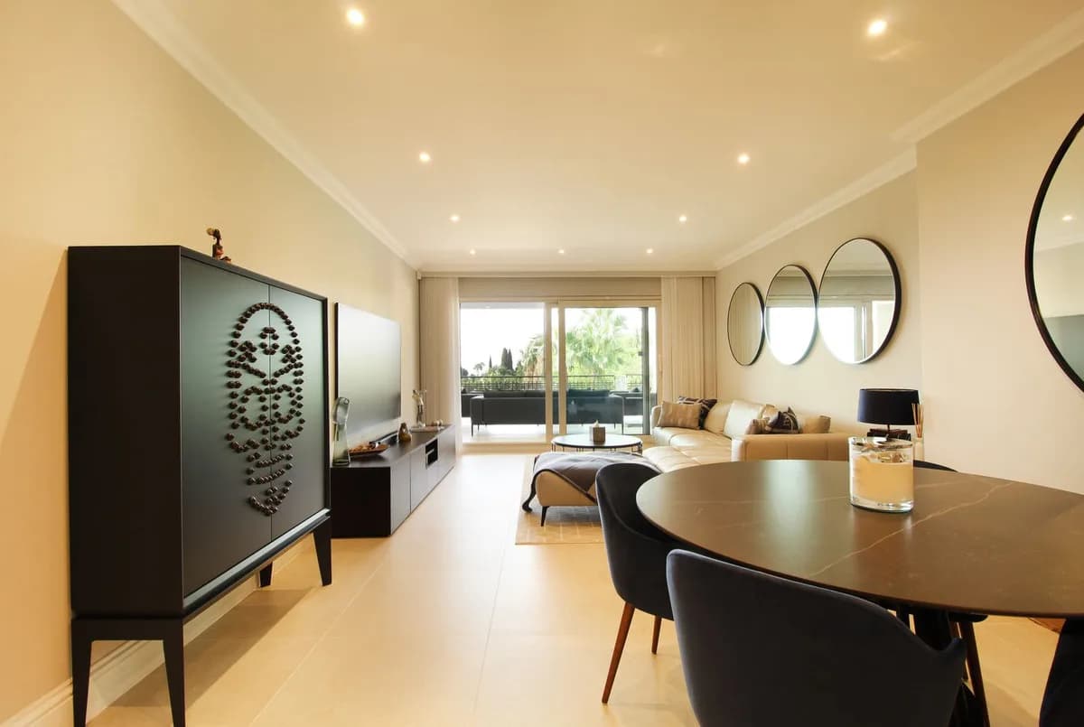 3 Bedroom Ground Floor Apartment for Sale in Sierra Blanca, Málaga - Image 2