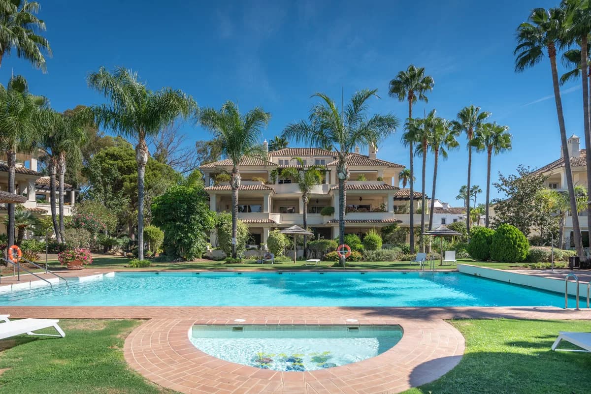3 Bedroom Penthouse Duplex for Sale in Nueva Andalucía, Málaga