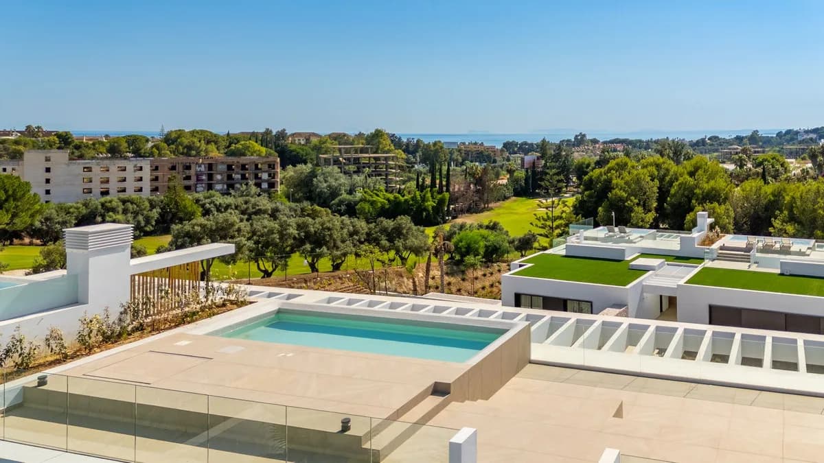 2 Bedroom Penthouse for Sale in Marbella, Málaga - Image 5