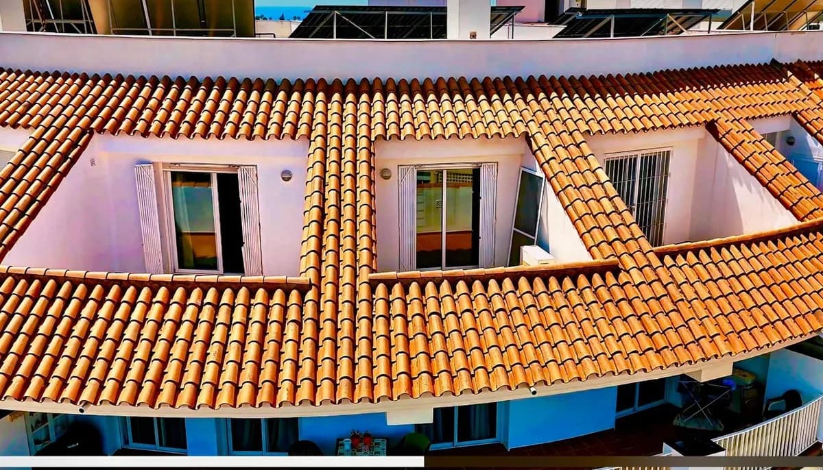 2 Bedroom Penthouse for Sale in Fuengirola, Málaga - Image 3