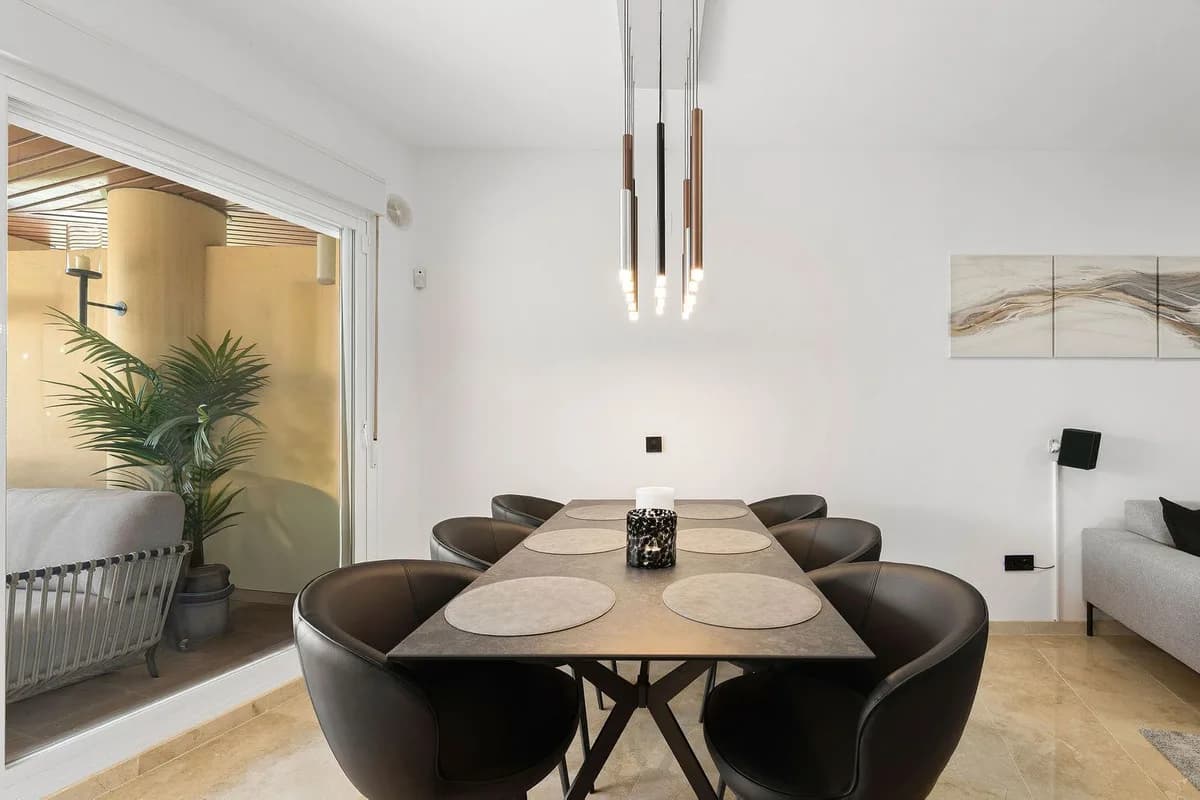 3 Bedroom Middle Floor Apartment for Sale in Torreblanca, Málaga - Image 4