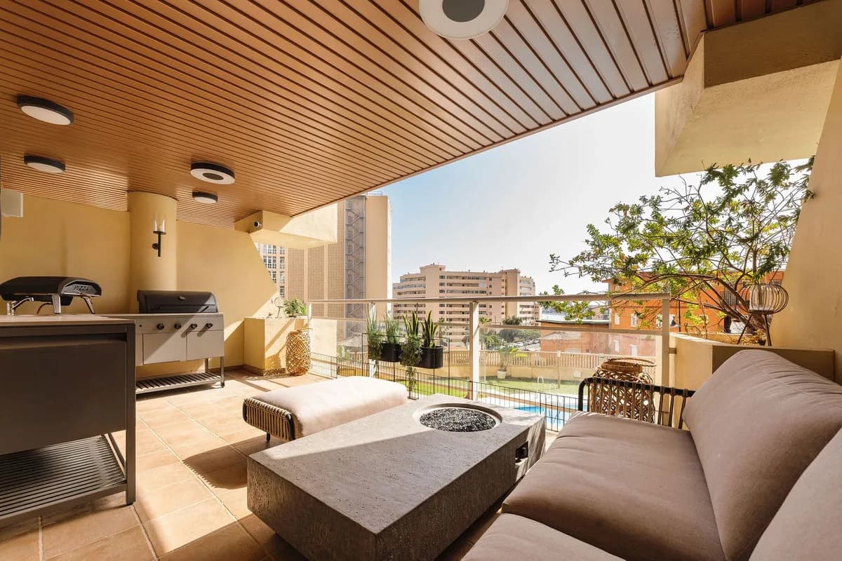 3 Bedroom Middle Floor Apartment for Sale in Torreblanca, Málaga - Image 5