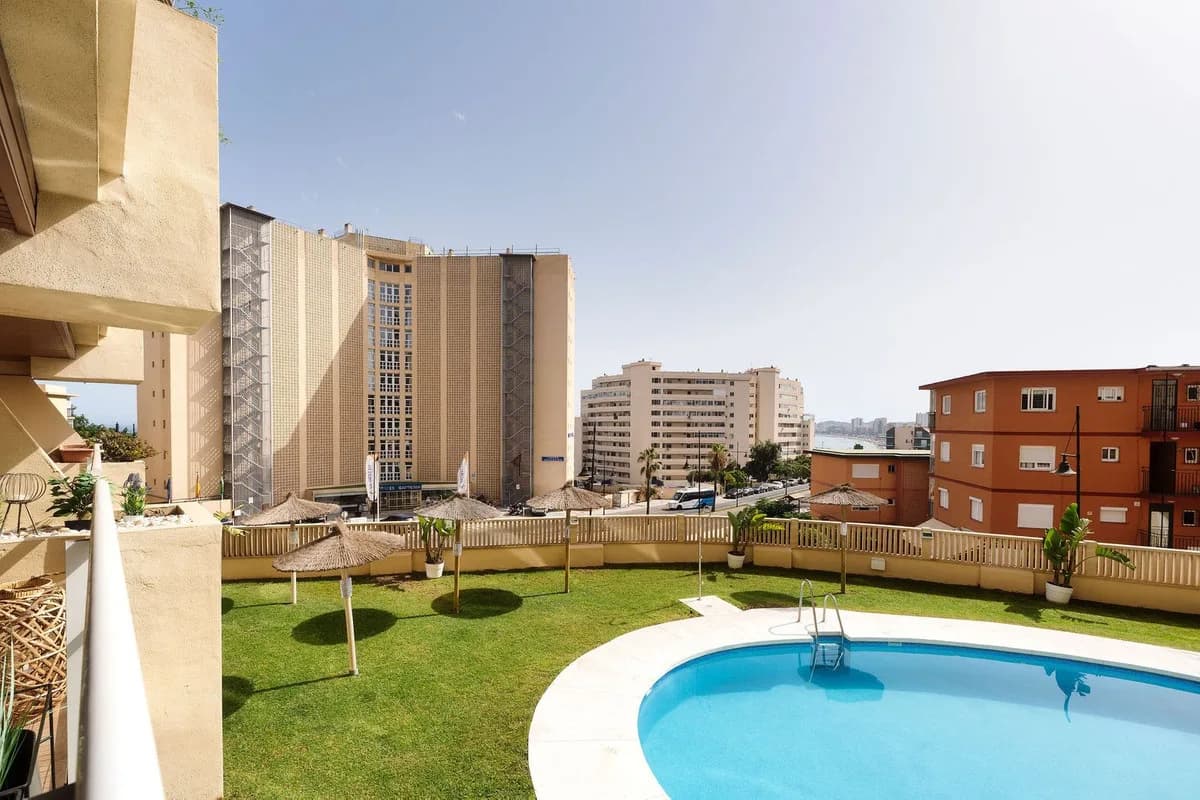 3 Bedroom Middle Floor Apartment for Sale in Torreblanca, Málaga - Image 9