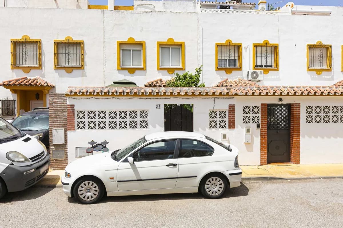 4 Bedroom Townhouse for Sale in Marbella, Málaga - Image 4