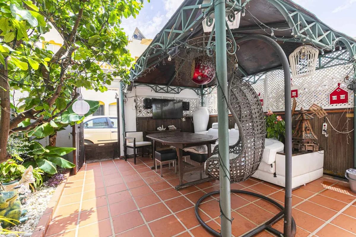4 Bedroom Townhouse for Sale in Marbella, Málaga - Image 9