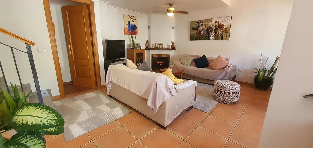 4 Bedroom Townhouse for Sale in Fuengirola, Málaga - Image 7