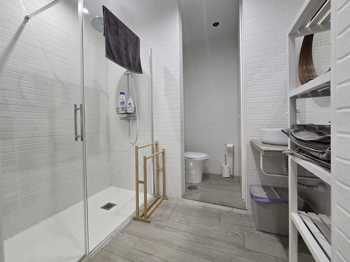 1 Bedroom Middle Floor Apartment for Sale in Fuengirola, Málaga - Image 4