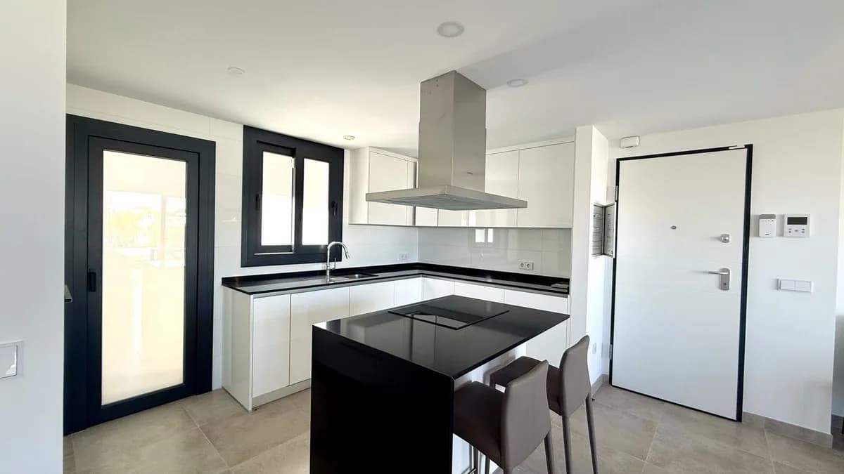 3 Bedroom Ground Floor Apartment for Sale in Atalaya, Málaga