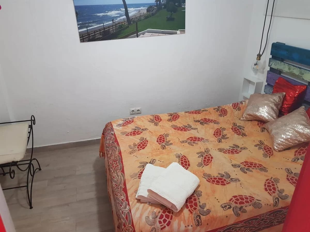 2 Bedroom Middle Floor Apartment for Sale in Calahonda, Málaga - Image 5