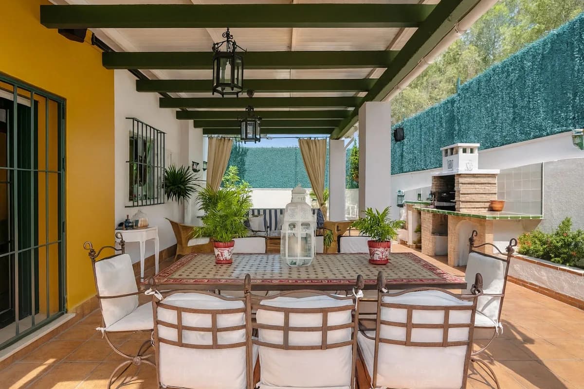 3 Bedroom Ground Floor Apartment for Sale in New Golden Mile, Málaga