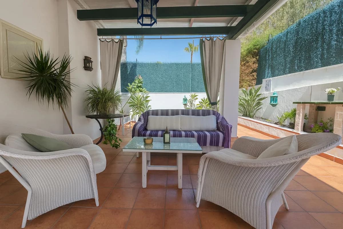 3 Bedroom Ground Floor Apartment for Sale in New Golden Mile, Málaga - Image 8