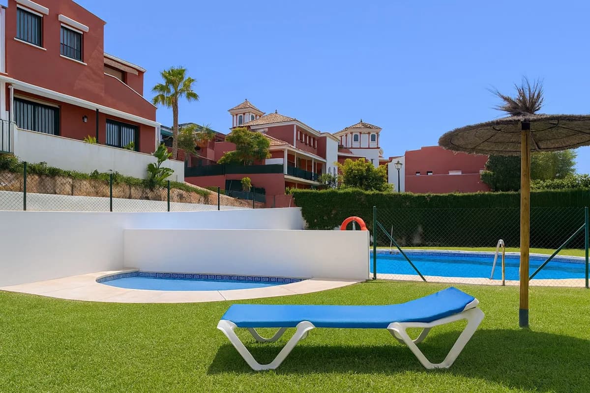 3 Bedroom Ground Floor Apartment for Sale in New Golden Mile, Málaga - Image 9