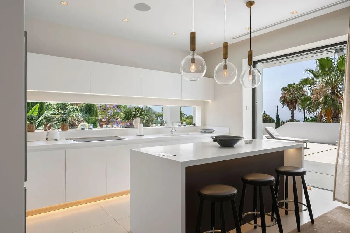 5 Bedroom Detached Villa for Sale in Nagüeles, Málaga - Image 9