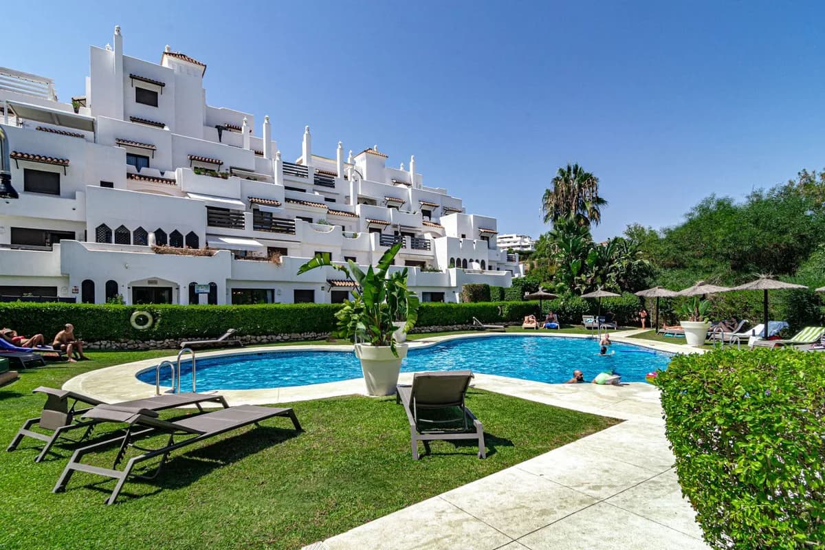 2 Bedroom Ground Floor Apartment for Sale in Selwo, Málaga
