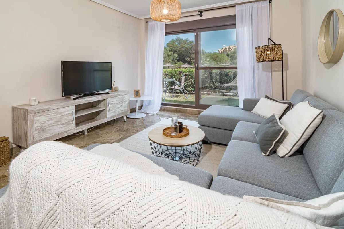 2 Bedroom Ground Floor Apartment for Sale in Selwo, Málaga - Image 2