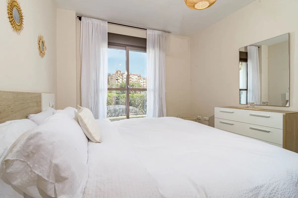 2 Bedroom Ground Floor Apartment for Sale in Selwo, Málaga - Image 4