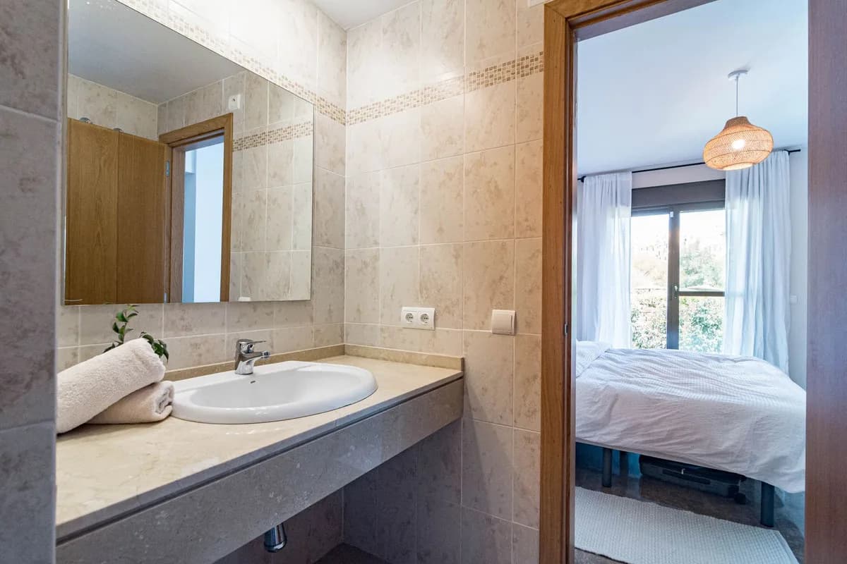 2 Bedroom Ground Floor Apartment for Sale in Selwo, Málaga - Image 6