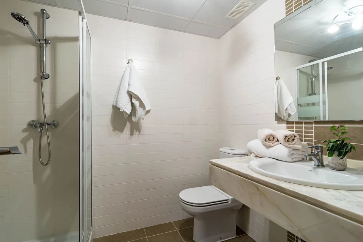 2 Bedroom Ground Floor Apartment for Sale in Selwo, Málaga - Image 7