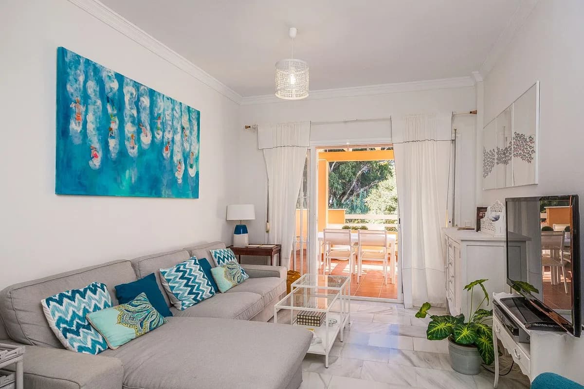 3 Bedroom Middle Floor Apartment for Sale in Cabopino, Málaga - Image 7