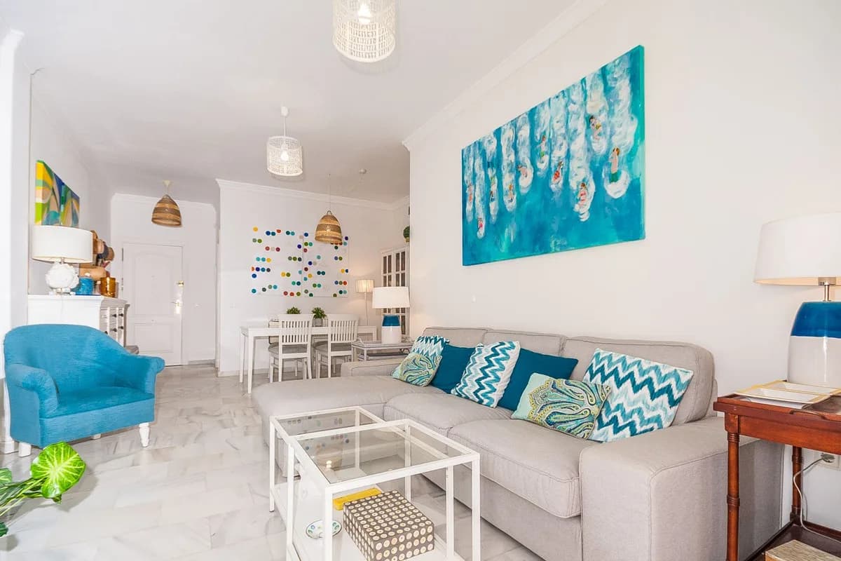3 Bedroom Middle Floor Apartment for Sale in Cabopino, Málaga - Image 9