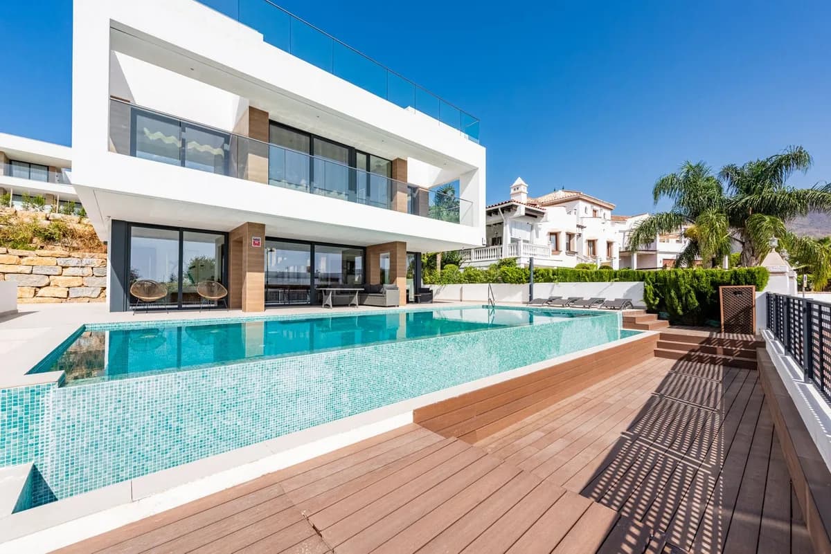 3 Bedroom Detached Villa for Sale in Estepona, Málaga - Image 2