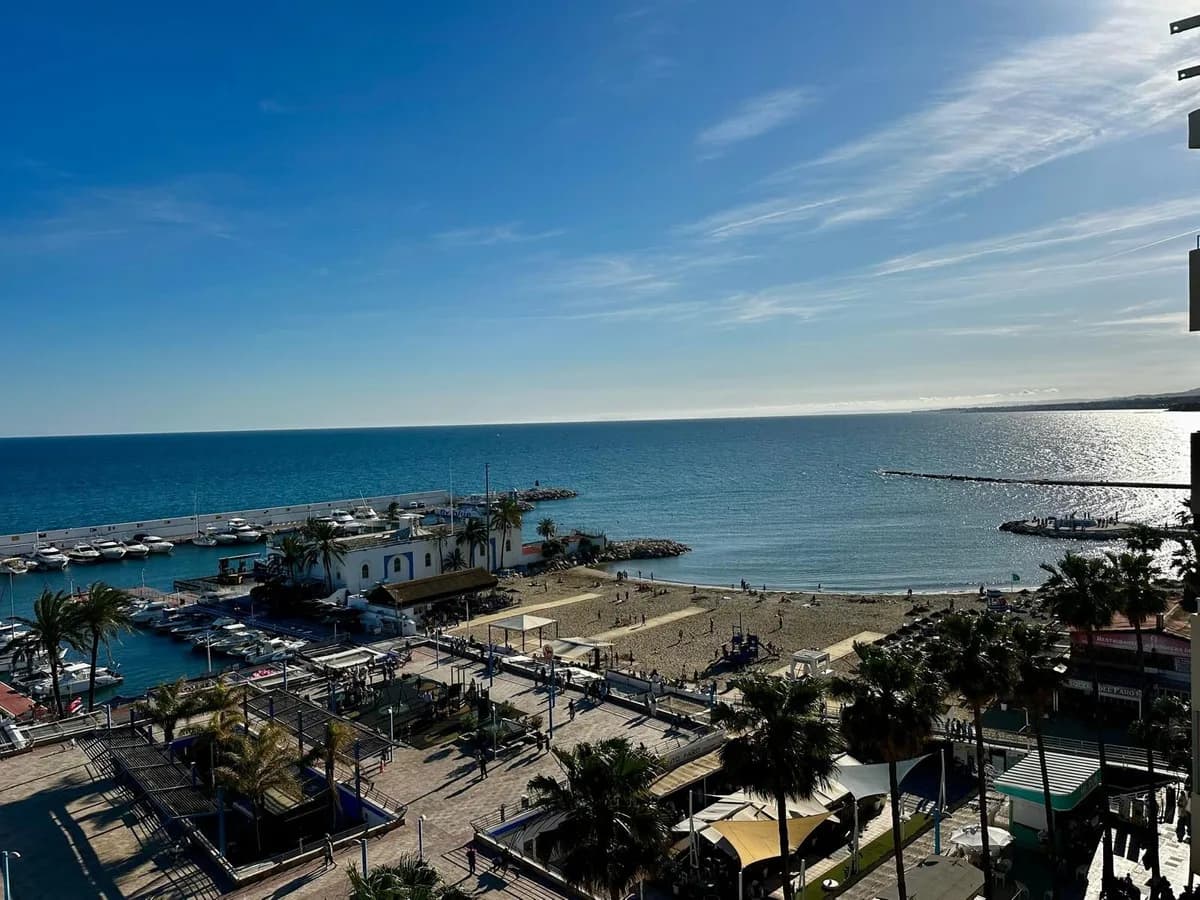 3 Bedroom Middle Floor Apartment for Sale in Marbella, Málaga