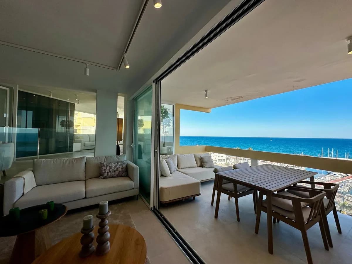 3 Bedroom Middle Floor Apartment for Sale in Marbella, Málaga - Image 5