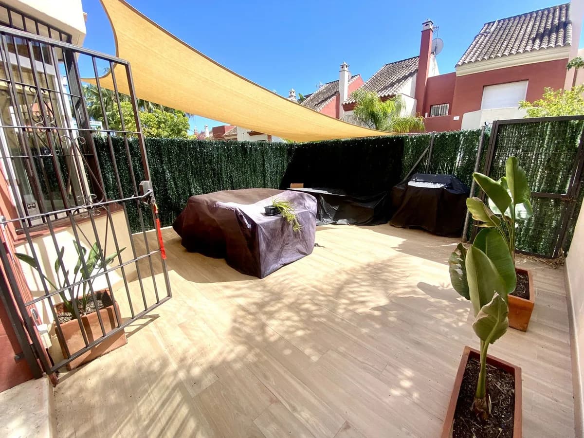 3 Bedroom Townhouse for Sale in Estepona, Málaga - Image 2