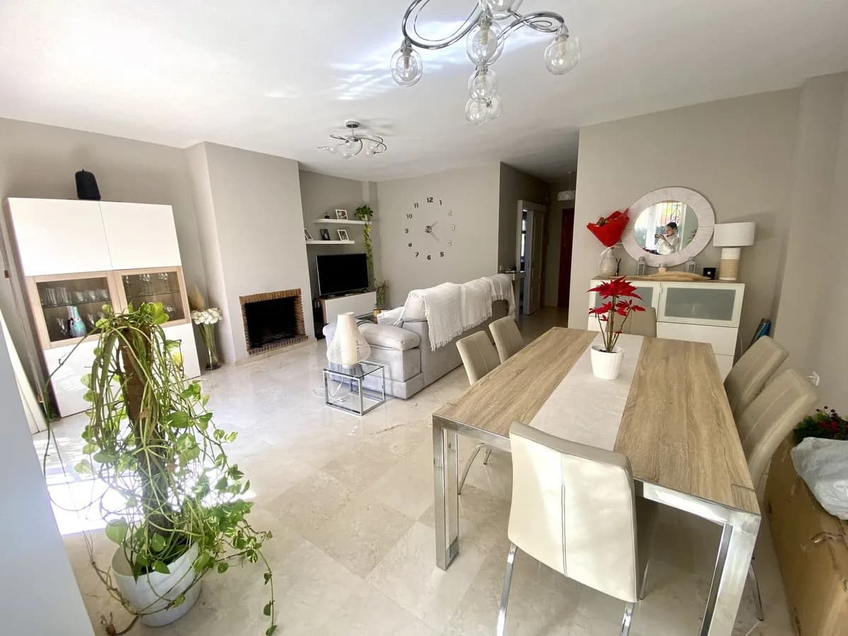 3 Bedroom Townhouse for Sale in Estepona, Málaga - Image 4