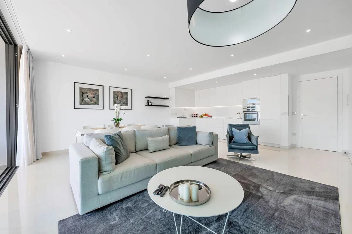 2 Bedroom Middle Floor Apartment for Sale in Estepona, Málaga - Image 7