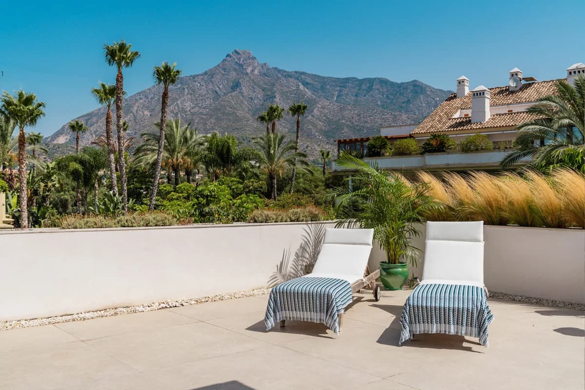3 Bedroom Penthouse Duplex for Sale in The Golden Mile, Málaga - Image 9