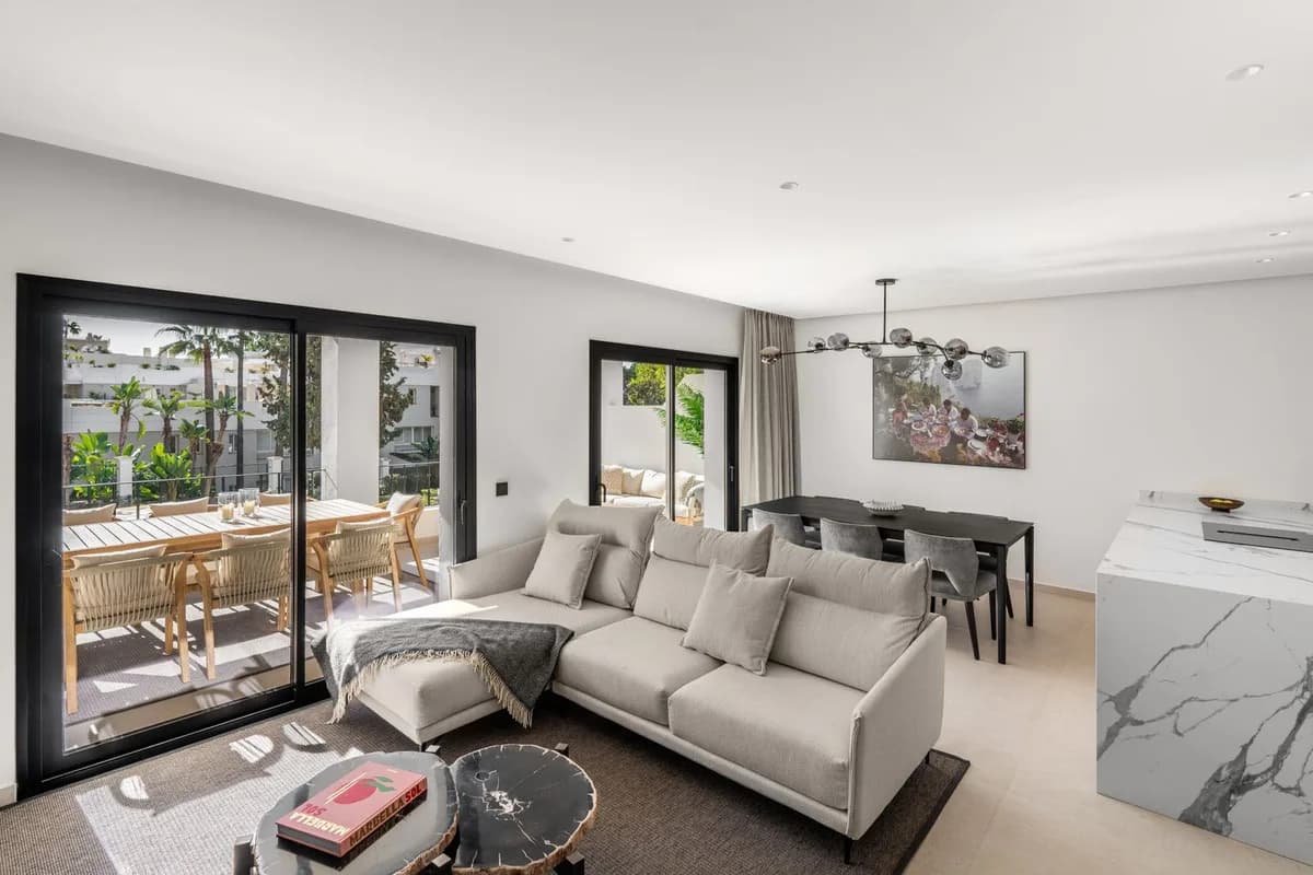 3 Bedroom Penthouse Duplex for Sale in Nueva Andalucía, Málaga - Image 8