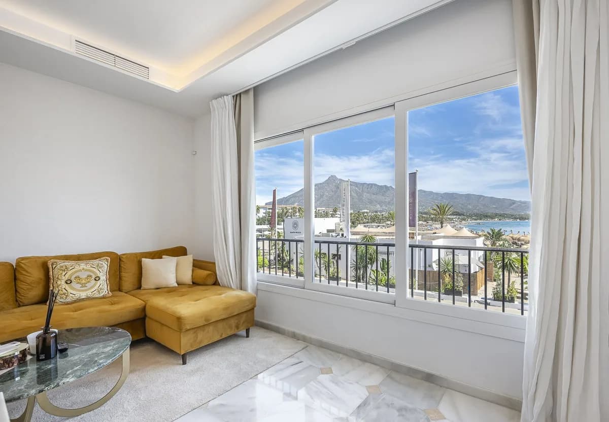 2 Bedroom Top Floor Apartment for Sale in Puerto Banús, Málaga
