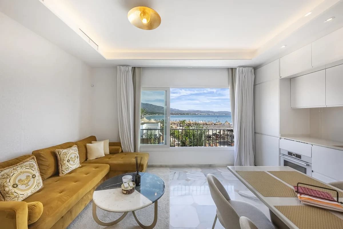 2 Bedroom Top Floor Apartment for Sale in Puerto Banús, Málaga - Image 3