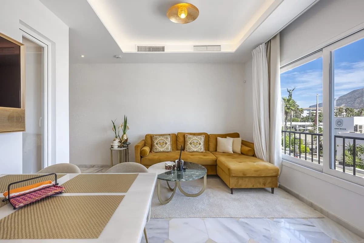 2 Bedroom Top Floor Apartment for Sale in Puerto Banús, Málaga - Image 4
