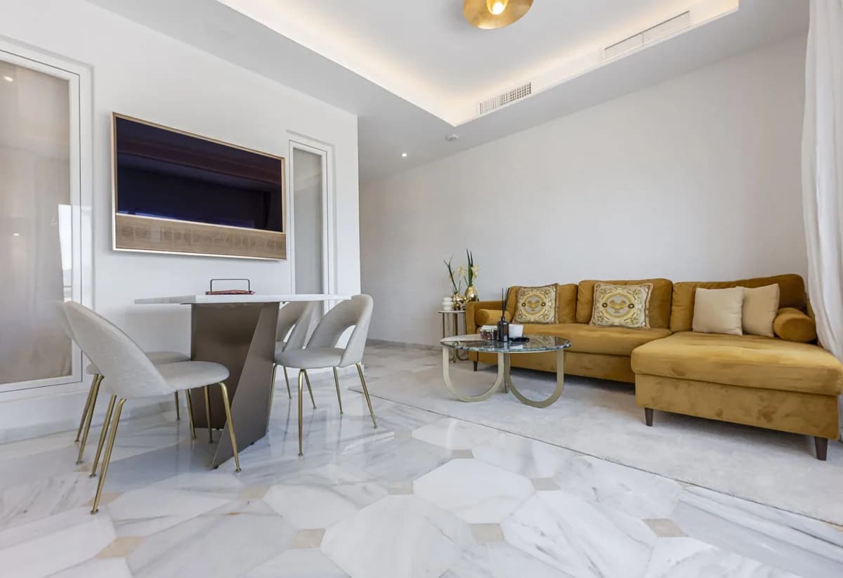 2 Bedroom Top Floor Apartment for Sale in Puerto Banús, Málaga - Image 6