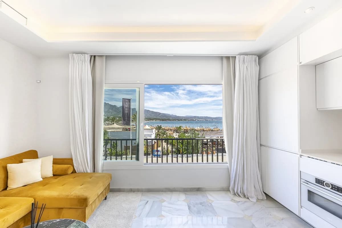 2 Bedroom Top Floor Apartment for Sale in Puerto Banús, Málaga - Image 8