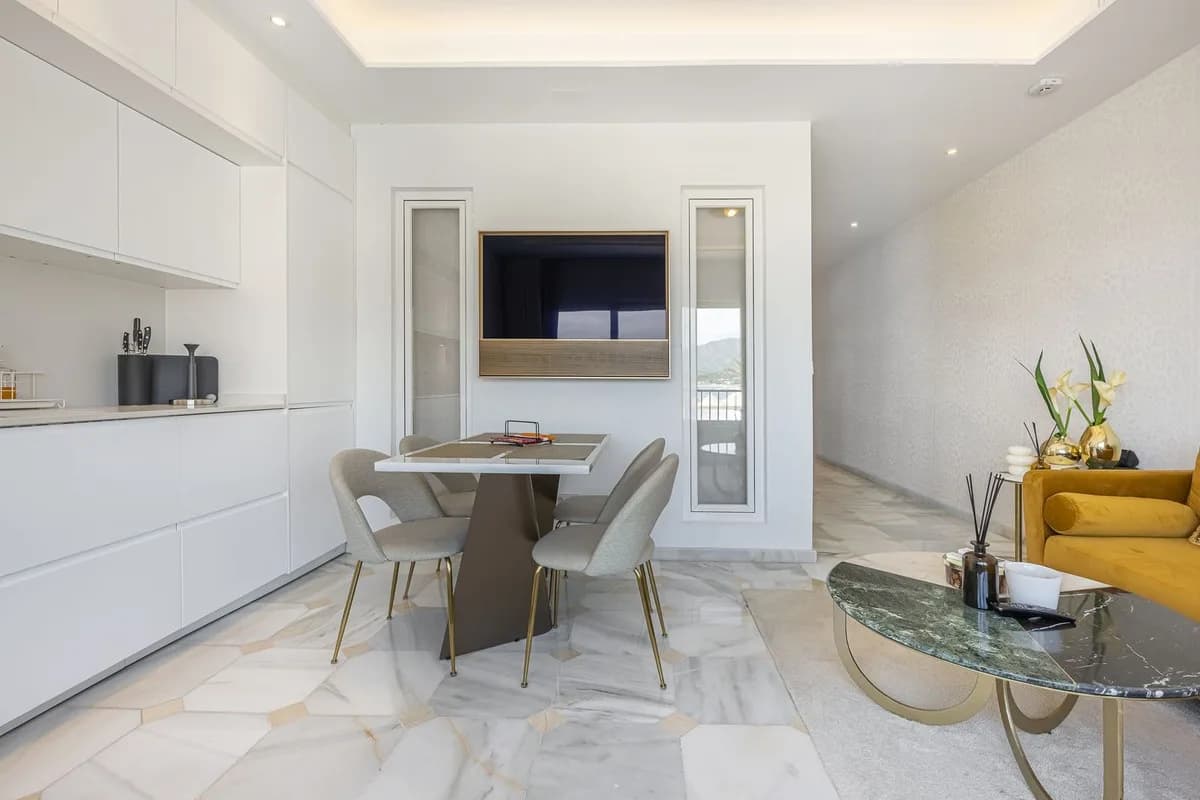 2 Bedroom Top Floor Apartment for Sale in Puerto Banús, Málaga - Image 9