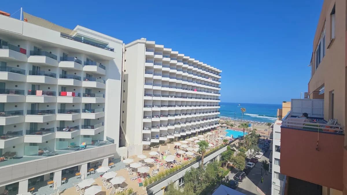 3 Bedroom Middle Floor Apartment for Sale in Fuengirola, Málaga