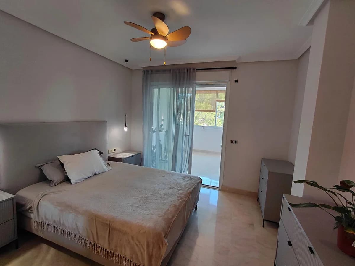 2 Bedroom Middle Floor Apartment for Sale in Nagüeles, Málaga - Image 6