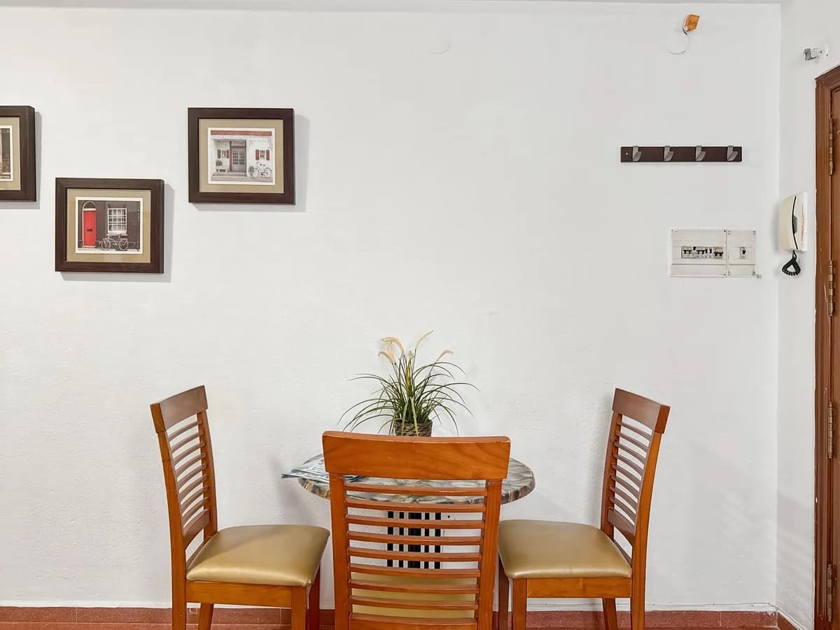 1 Bedroom Middle Floor Apartment for Sale in Centro Histórico, Málaga - Image 3