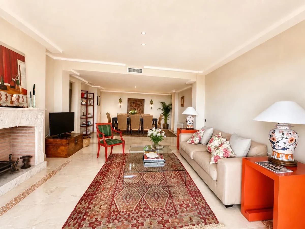 3 Bedroom Penthouse for Sale in El Rosario, Málaga - Image 7