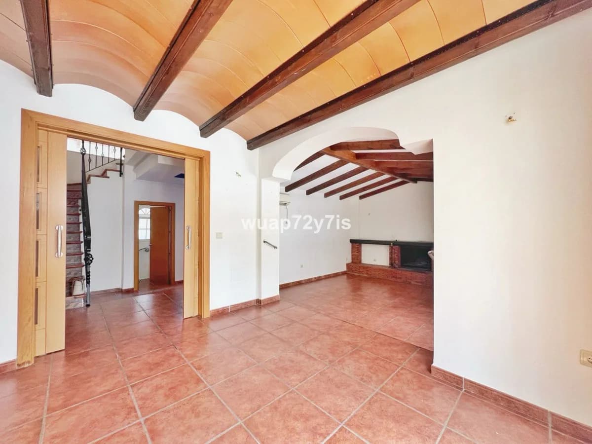5 Bedroom Detached Villa for Sale in Benalmadena, Málaga - Image 8
