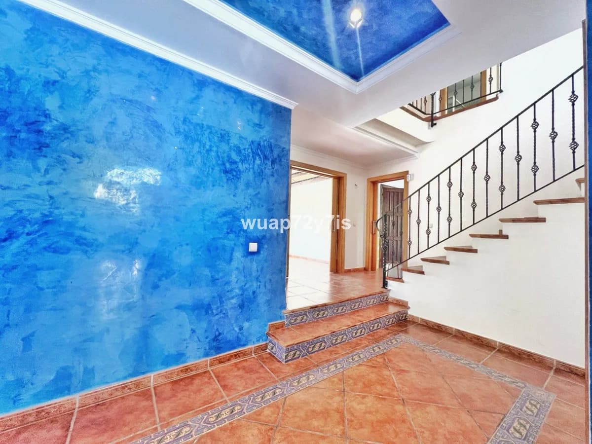 5 Bedroom Detached Villa for Sale in Benalmadena, Málaga - Image 9