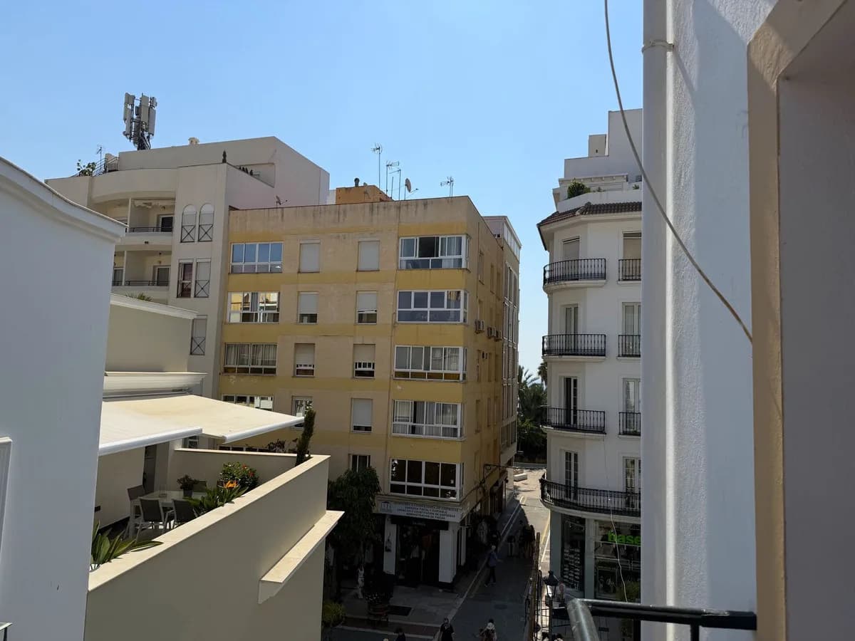 3 Bedroom Top Floor Apartment for Sale in Estepona, Málaga - Image 9